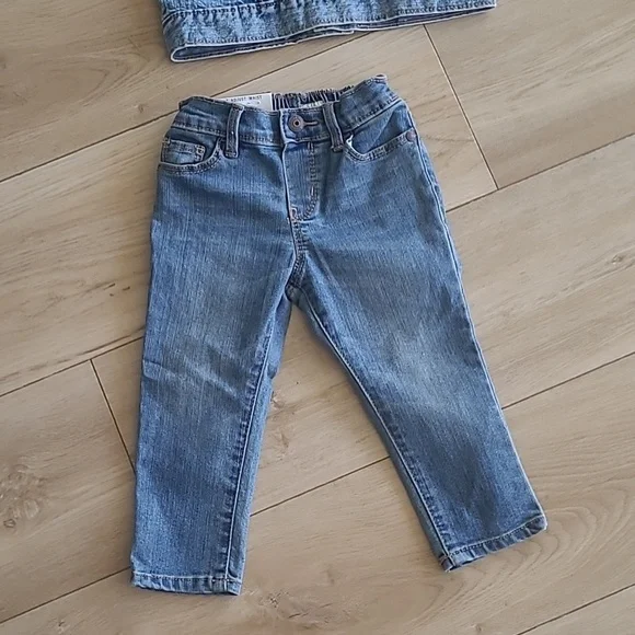 OshKosh Bgodh Denim Jacket and Jeans  for Kids Lot Of Two Size 2t, 18 M - Picture 5 of 9